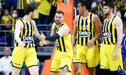 Fenerbahçe, A. Efes'i farklı mağlup etti