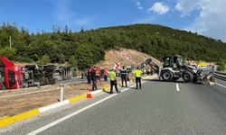 Balıkesir - Edremit yolu üzerinde kaza! Tır devrildi