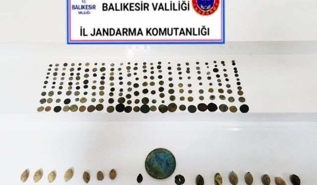 Tarihi eser kaçakçılığı yapan iki kişiye gözaltı