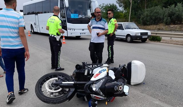 Vatandaş elini tutan polisin yanından ayrılmadı