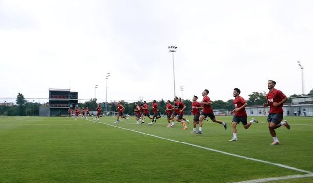 Okan Buruk: "Olumsuz geçen seneyi tekrar pozitife çevirmeye çalışacağız"