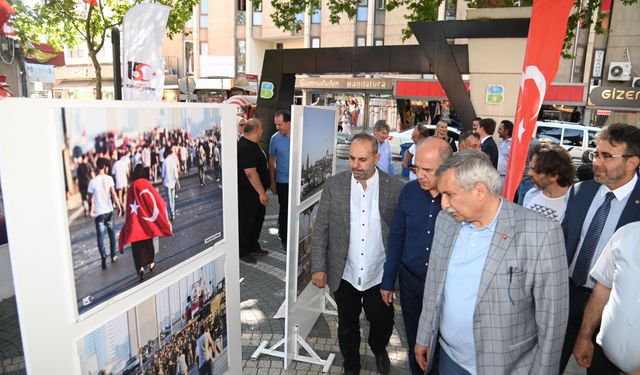 15 Temmuz Destanından Kareler adlı sergi Karesi' de sergilendi