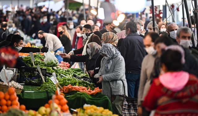 AKP'li vekillerin saha izlenimleri: Vatandaş gıda ve akaryakıt ve yüksek kira artışlarından şikâyetçi