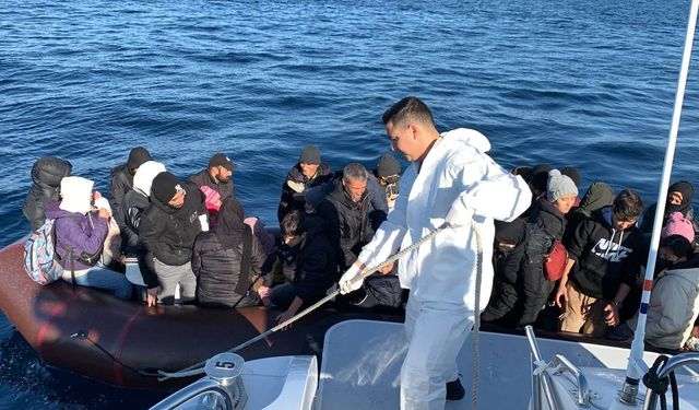 Ayvalık açıklarında 43 düzensiz göçmen kurtarıldı.