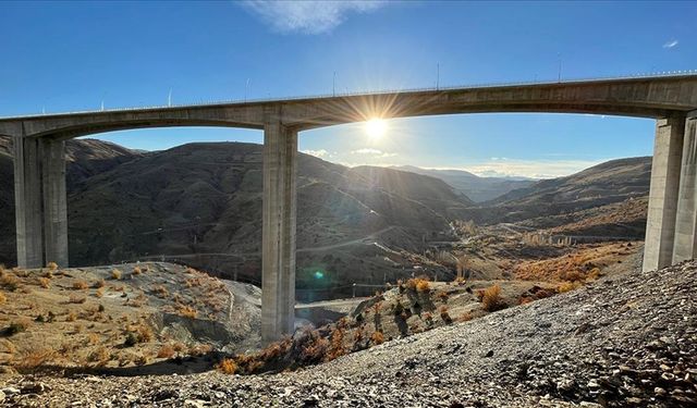 Türkiye'nin en yüksek ayaklı viyadüğü trafiğe açılıyor