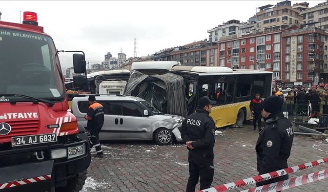 İstanbul'daki tramvay kazası güvenlik kamerasına yansıdı