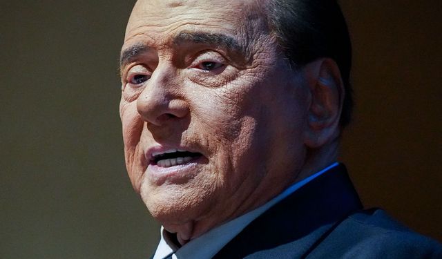 Eski İtalya Başbakanı Silvio Berlusconi hayatını kaybetti