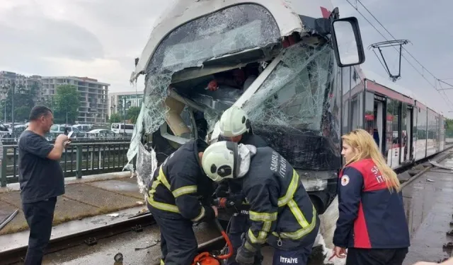 Samsun'da 2 tramvay çarpıştı: Çok sayıda yaralı var