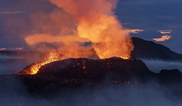 "Kuş dedektifi" gözlem için gittiği İzlanda'da yanardağ patlamasına şahitlik etti