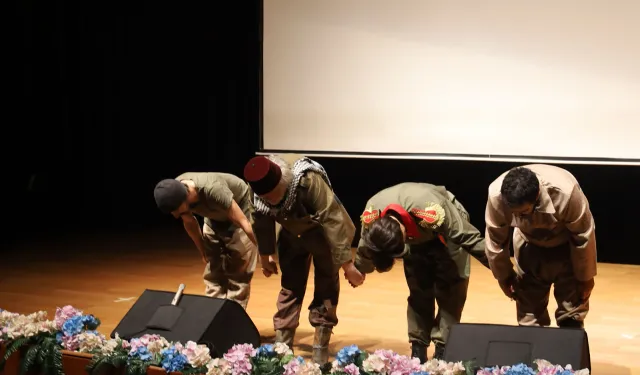 Sakarya'da “Aşk Derinlerde Onbaşı” tiyatro oyunu sanatseverlerle buluştu