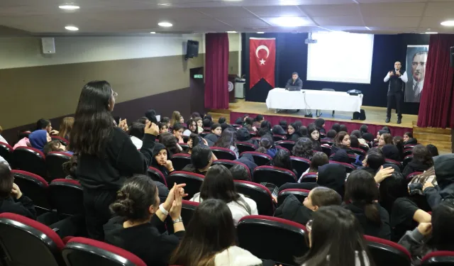 Gençler doğal afetlere karşı bilinçlendiriliyor