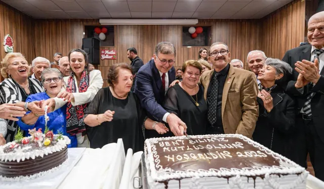 İzmir'de huzurevinde yeni yıla merhaba buluşması