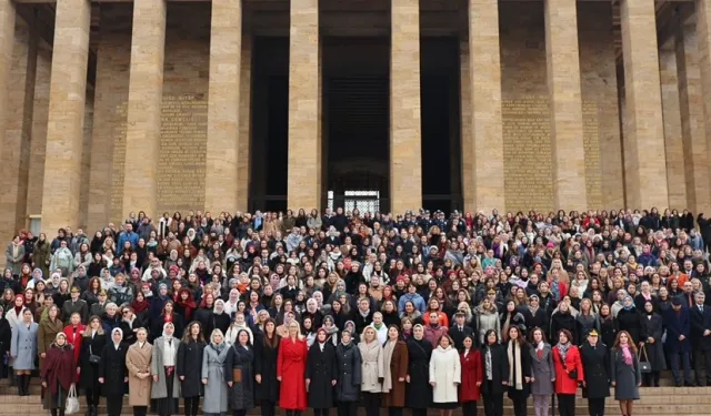 Kadın milletvekilleri ve seçilmişler Ata'nın huzurunda