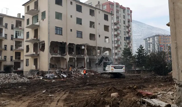 Kayseri Talas'ta yapılar sesle yıkılıyor