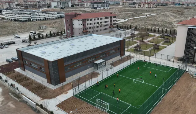 Konya Selçuklu Fen Lisesi’ne modern spor tesisi kazandırıldı