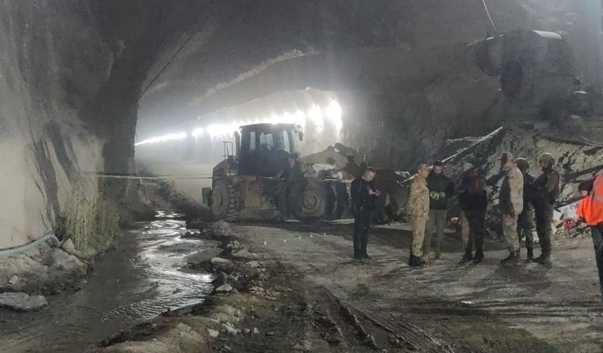 Tünel inşaatındaki göçük, iki işçinin eceli oldu..